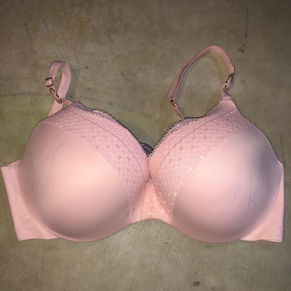 NWOT light pink Victoria’s Secret lace push-up bra